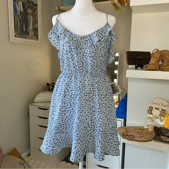 Baby Blue Floral Summer Dress - Picture 4 of 4